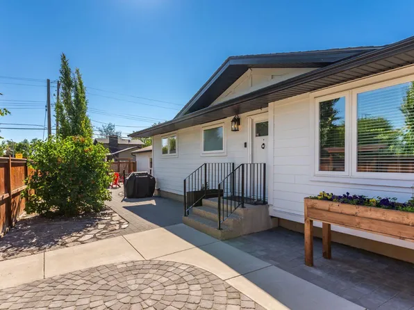 9504 3rd St SE, Calgary, AB T2J 0W8