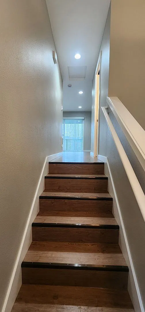 111 Beacon Hill Dr — Photo 2
