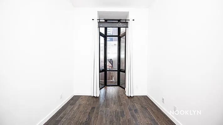 Rented by Nooklyn NYC LLC | media 18