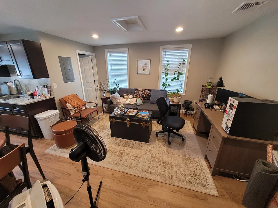 1620 Main St #3