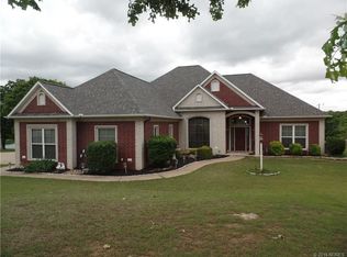 30 Colonial Cir, McAlester, OK 74501