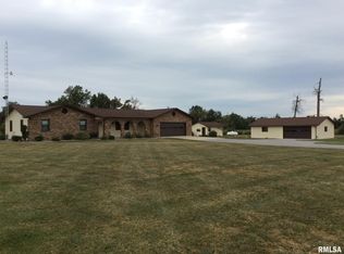 9795 E Redwood Rd, Mount Vernon, IL 62864