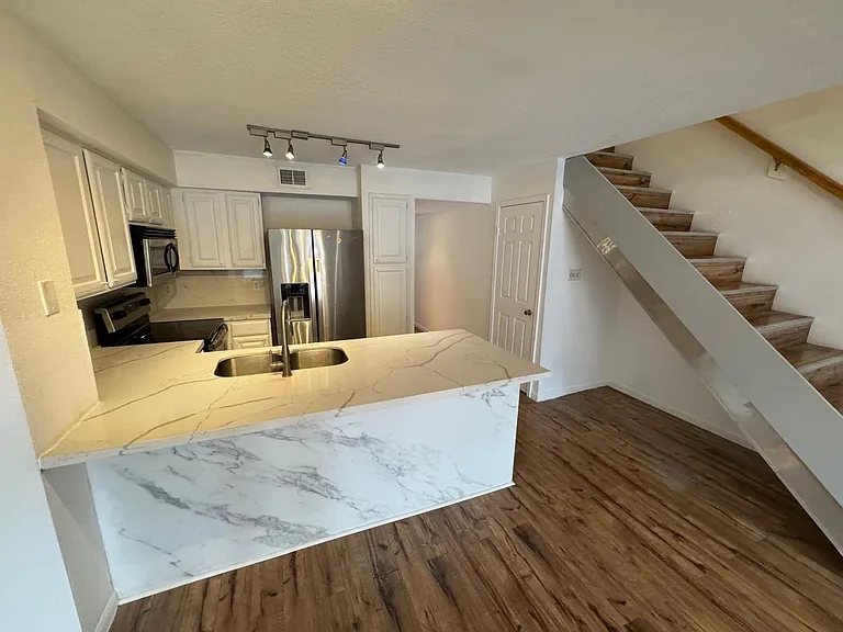 2425 Holly Hall St #116 — Photo 5