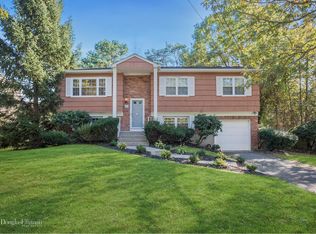 1610 Townline Rd, Nesconset, NY 11767