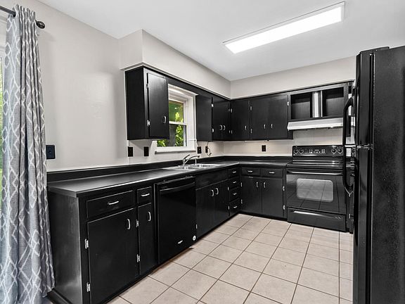 4th image of 906 W Davis St