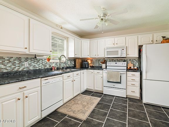 5th image of 325 Navaho Dr
