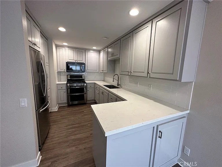 119 S Glassell St #B — Photo 32
