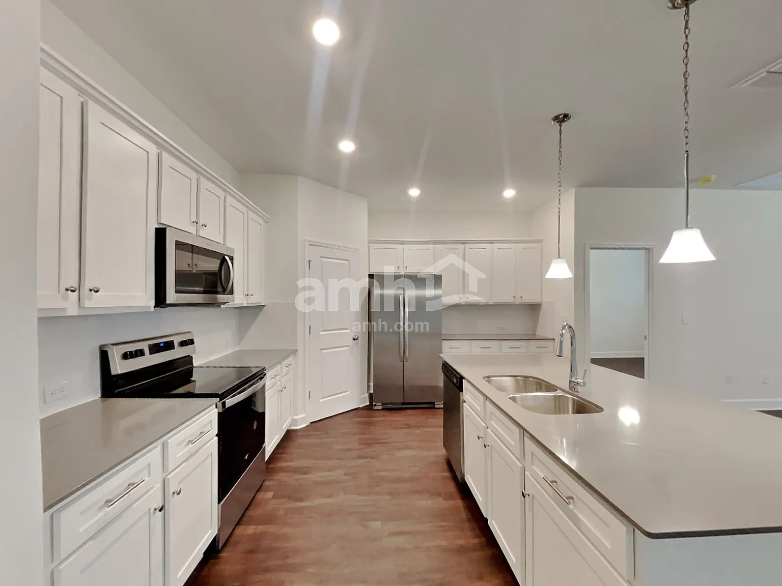 3 bed, 2.0 bath, 1700 sqft, $2,390 — Photo 4
