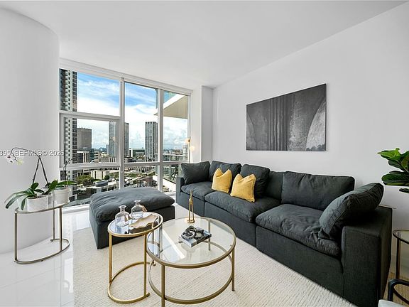 4th image of 851 NE 1st Ave #2011
