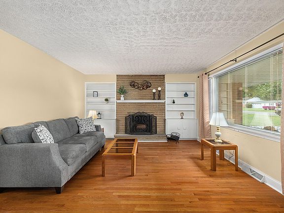 5th image of 364 S Seffner Ave