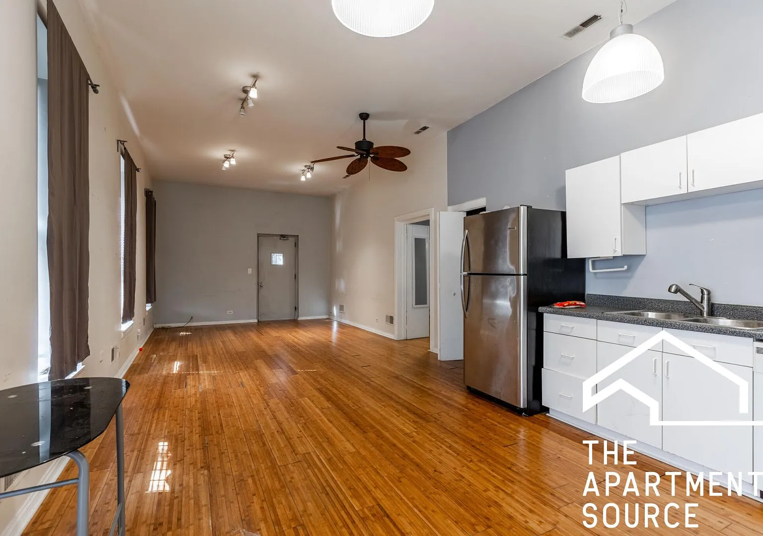 646 N Damen Ave — Photo 3