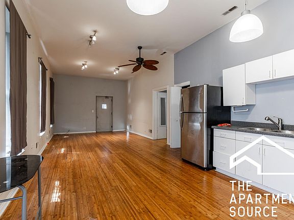 3rd image of 646 N Damen Ave Unit 1