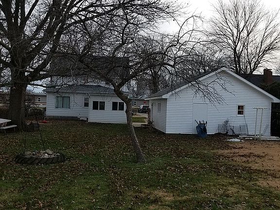 3rd image of 212 W School St