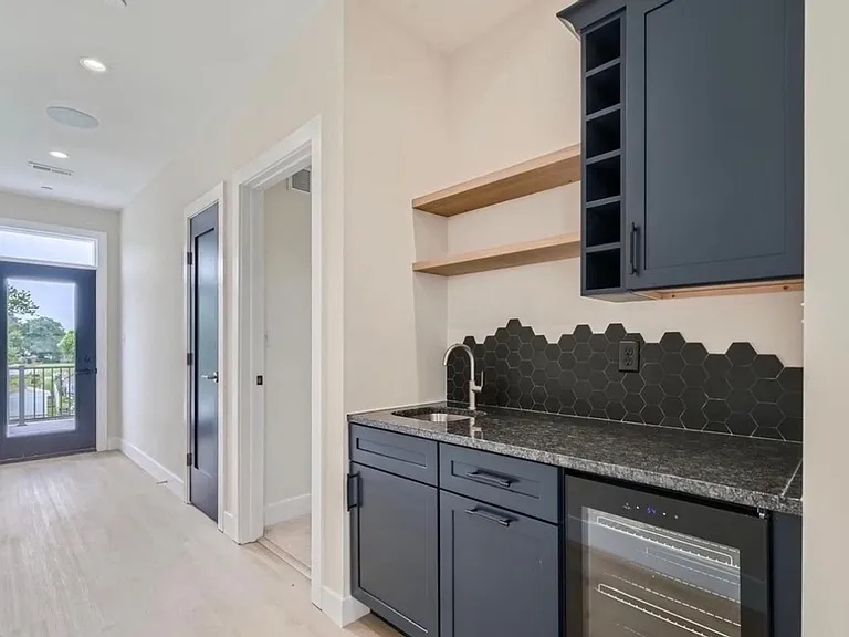 6931 River Dr — Photo 7