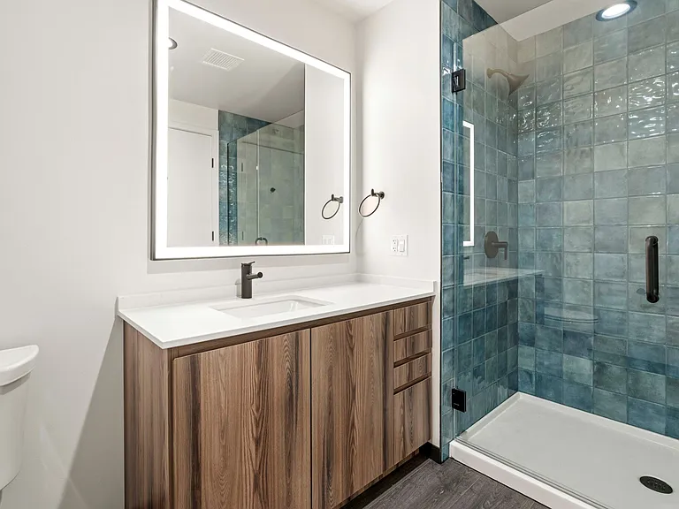 147 N Ashland Ave — Photo 3