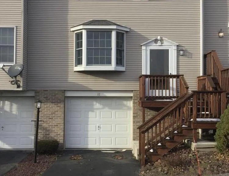 18 Briarwood Way #18 — Photo 1