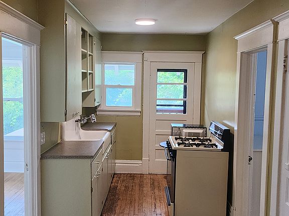 3rd image of 730 Martin Luther King Jr St SE #2