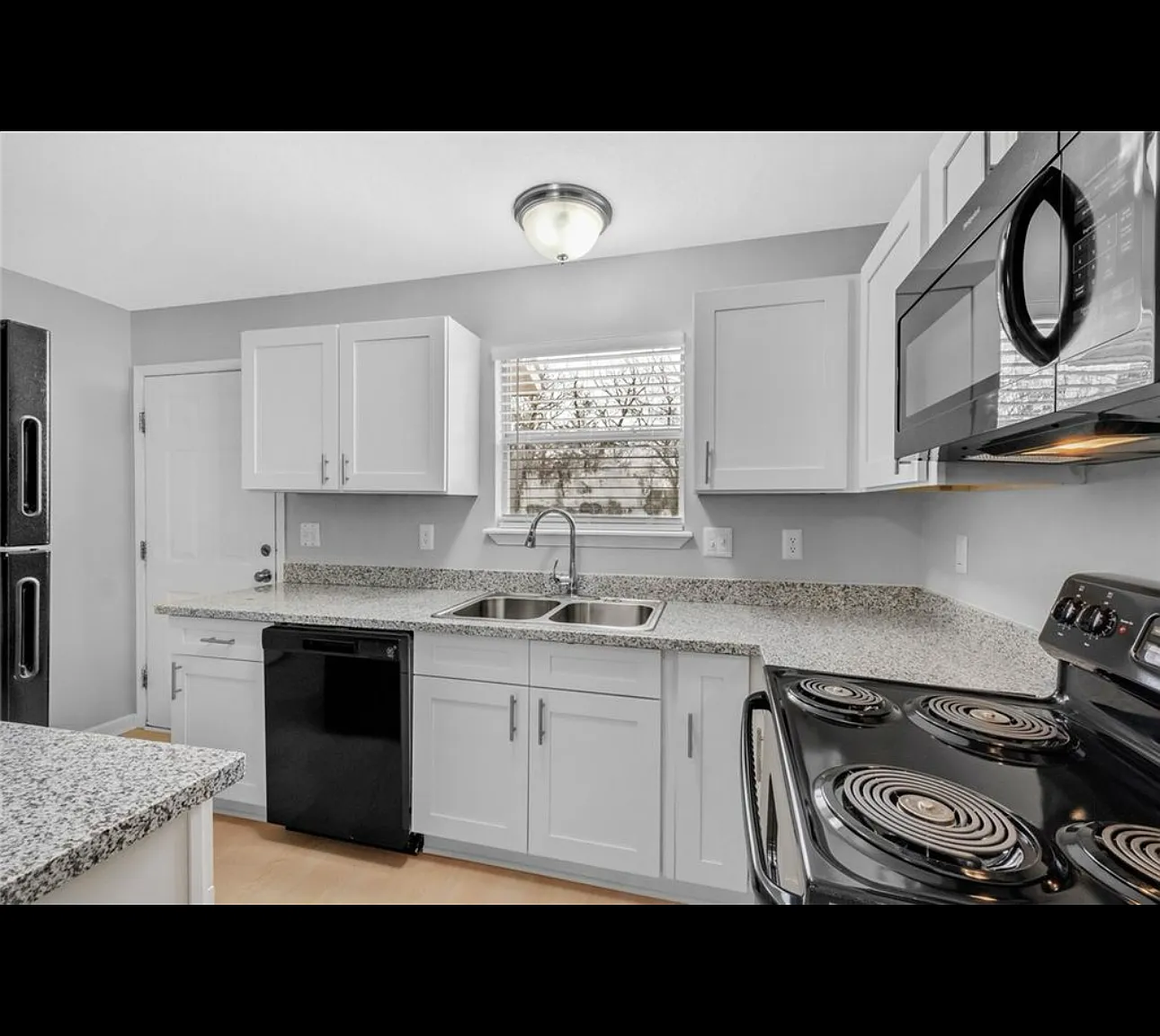 1419 E Sequoyah Ct — Photo 3