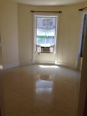 Rented by Maria Magoulas, LREB | media 23