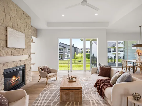 17212 Springbrook Trl, Waukee, IA 50263