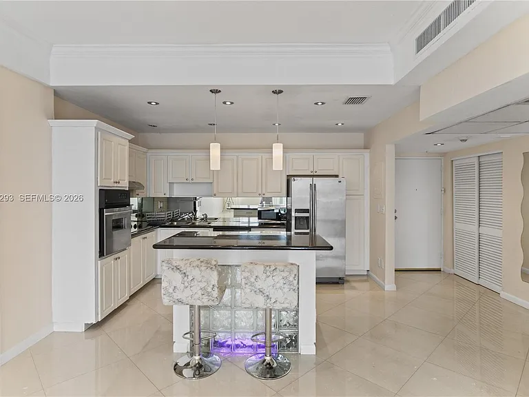 19390 Collins Ave #17 — Photo 7