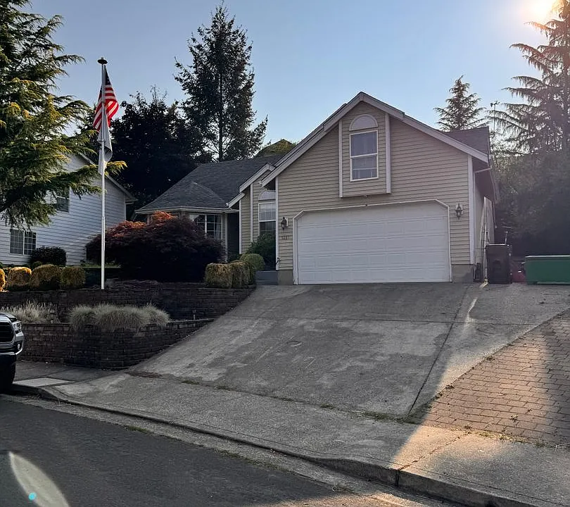 1327 NW Vallejo Dr