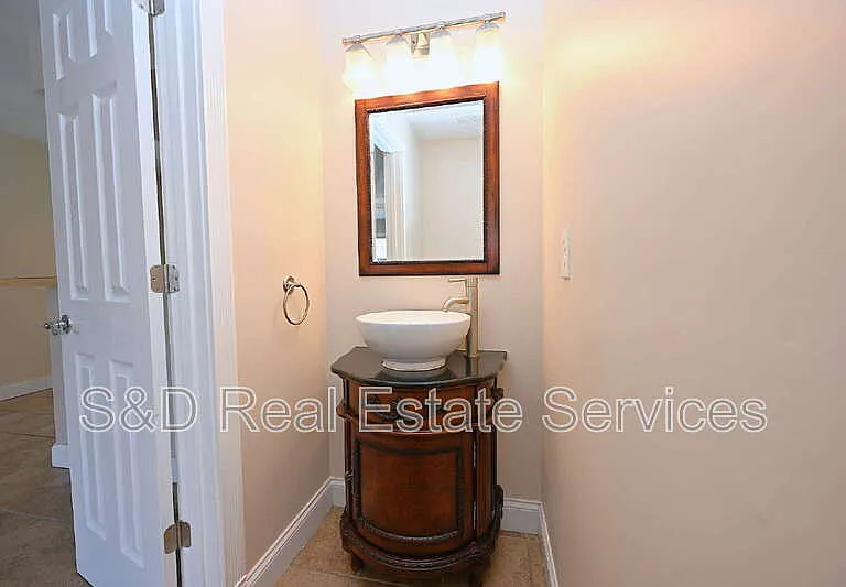 349 Market Sq E — Photo 18