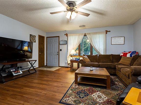 5th image of 805 Prairie Oaks Dr