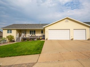 1712 14th Ave SE, Mandan, ND 58554