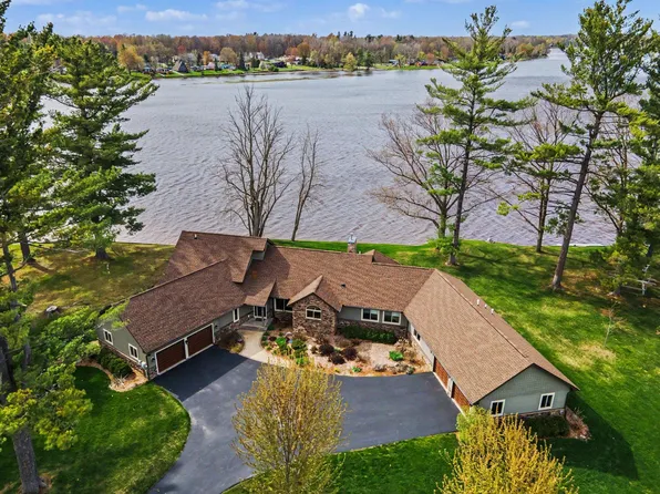 4589 N Island Dr, Sanford, MI 48657