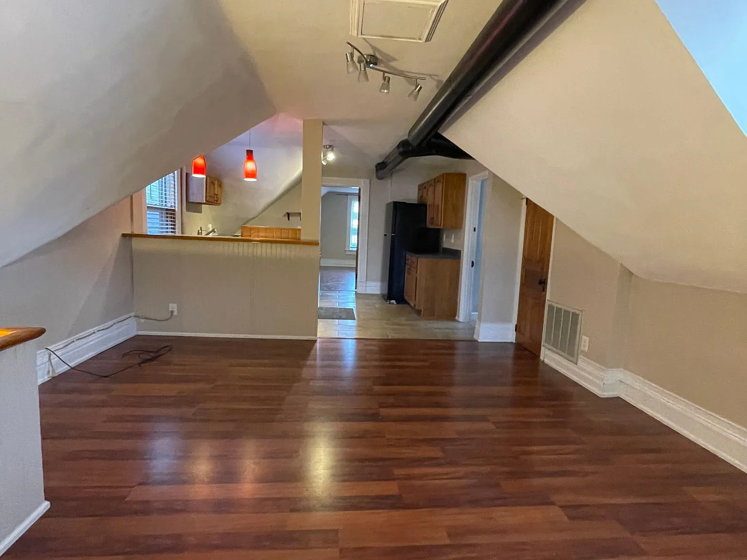331 E 3rd St — Photo 3