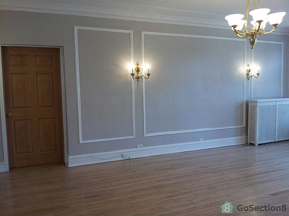 2nd image of 6910 S Oglesby Ave APT 3