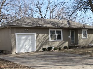 6109 Earnshaw St, Shawnee, KS 66216