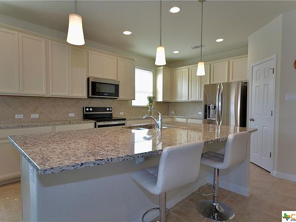 5th image of 842 Olive Ln