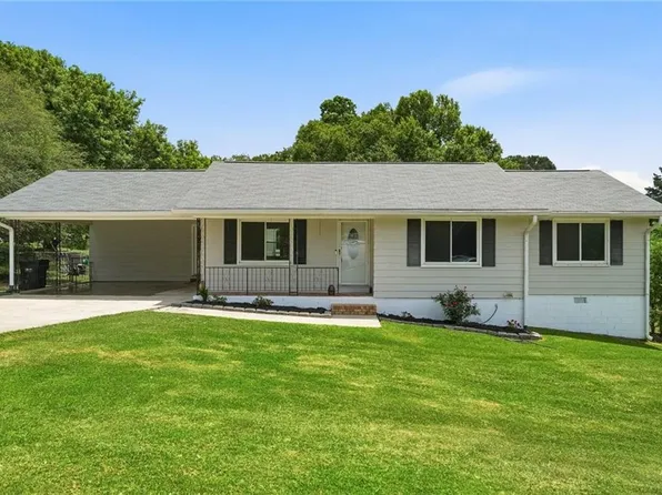 110 Point View Ct, Tyrone, GA 30290