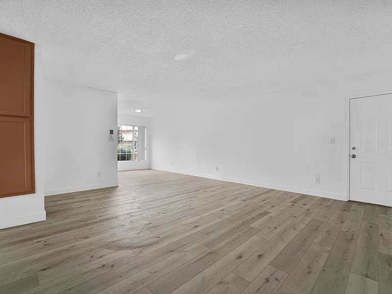 4320 Mammoth Ave #101 — Photo 14