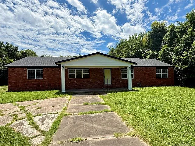 1146 E 50th Pl N