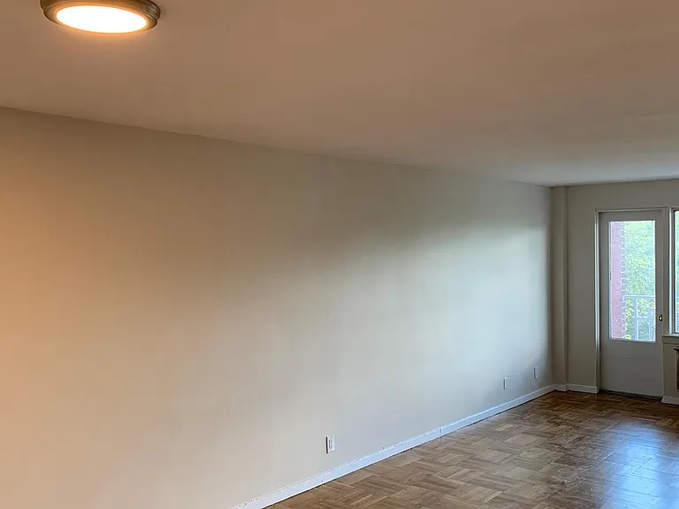 1160 Midland Ave — Photo 10