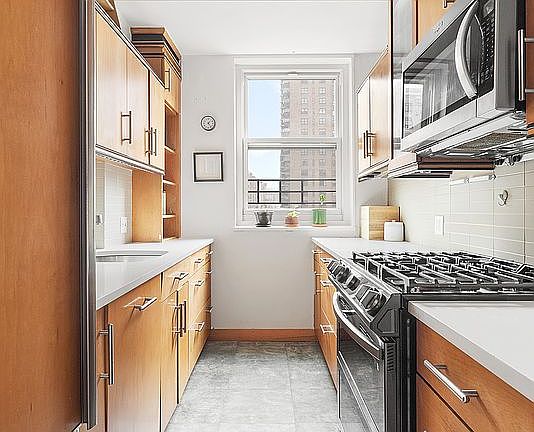 3rd image of 63 E 9th St APT 8O