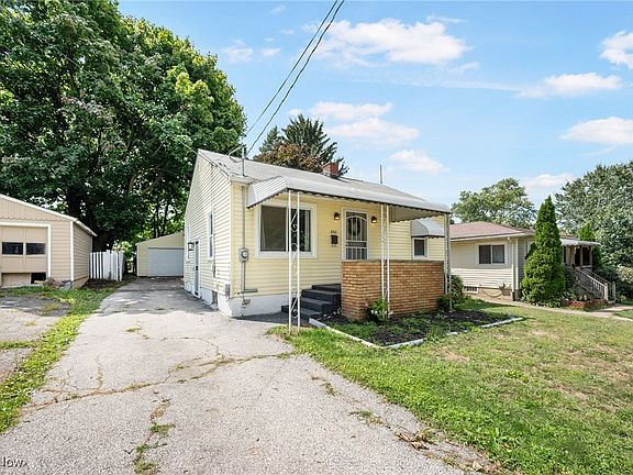 3rd image of 892 Lindsay Ave