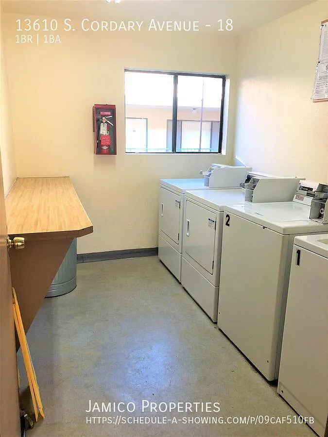 Building Photo - 13610 S Cordary Ave #18