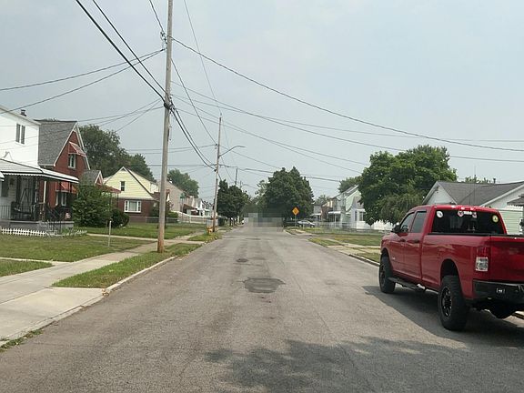 4th image of 3573 Chapin Ave