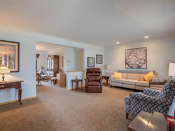 4th image of 5682 Beacon Hill Dr