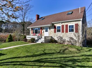 10 Gosnold St, Hyannis, MA 02601