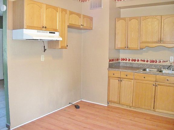 3rd image of 902 Lormann Cir