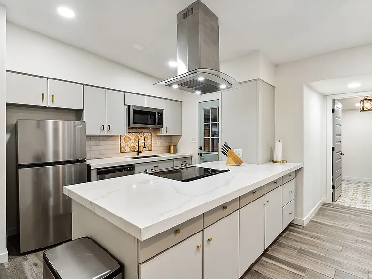 1249 E Bishop Dr — Photo 12