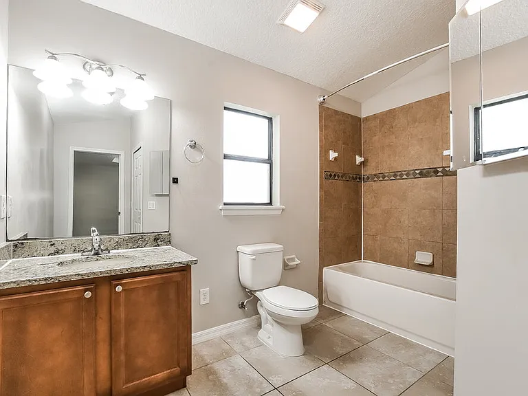 348 Ashton Woods Ln — Photo 10