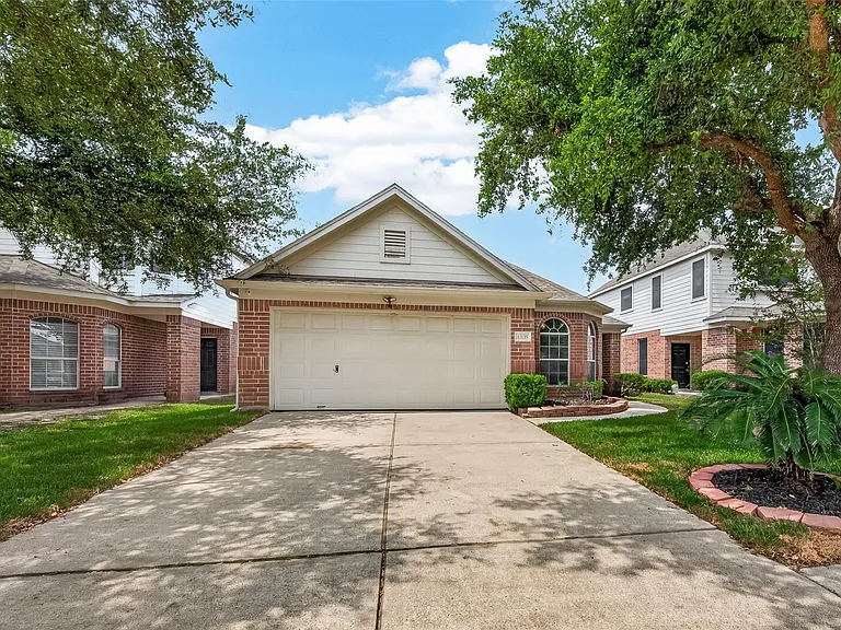 12135 English Brook Cir — Photo 2
