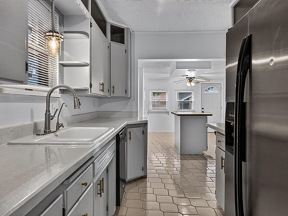 3rd image of 1339 SW High Ave
