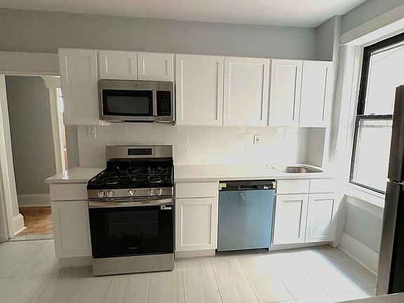 3rd image of 136 Manhattan Ave APT 34